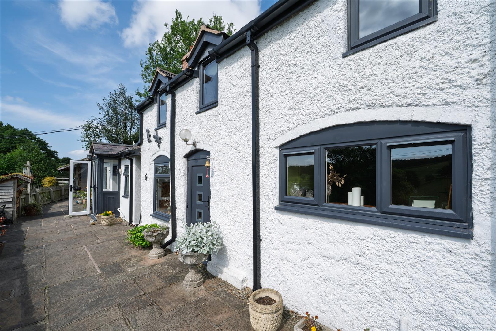 10 Perkins Beach Dingle, Shrewsbury, SY5 0PE For Sale 10 Perkins Beach Dingle, Shrewsbury, SY5 0PE For Sale